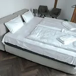 Aeronaut Suits By Pearl1 柏林