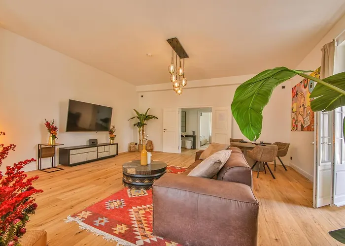 Aparthotel Aeronaut Suits By Pearl1 4*