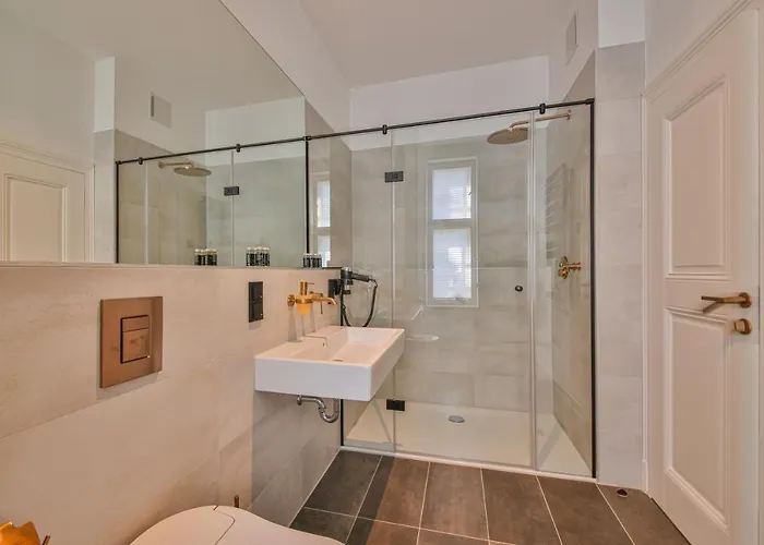 Aeronaut Suits By Pearl1 Aparthotel Berlino