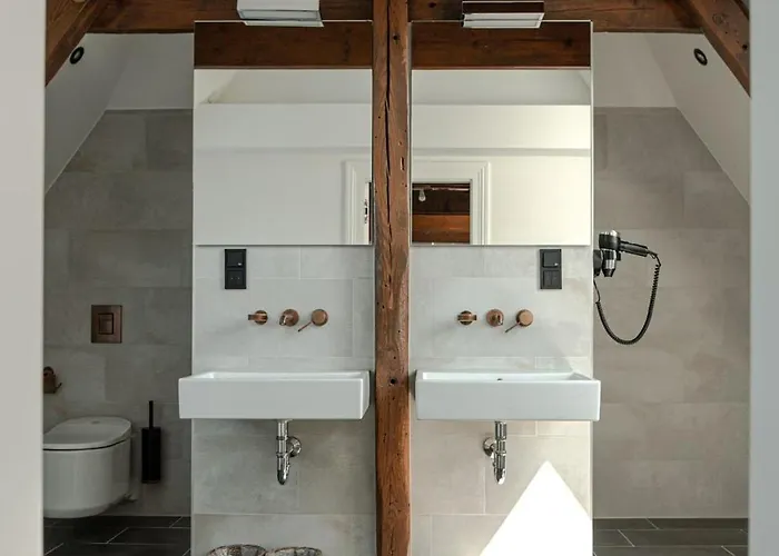 Aeronaut Suits By Pearl1 Aparthotel