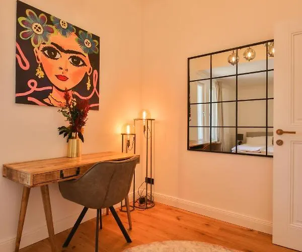 Апарт-отель Aeronaut Suits By Pearl1