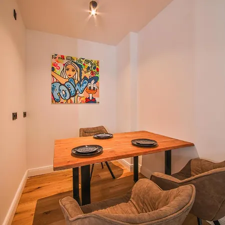 Ξενοδοχείο με διαμερίσματα Aeronaut Suits By Pearl1