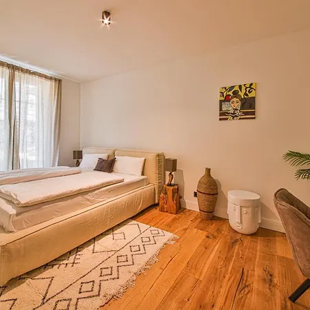 Aparthotel Aeronaut Suits By Pearl1 4*