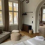 Aeronaut Suits By Pearl1 Aparthotel